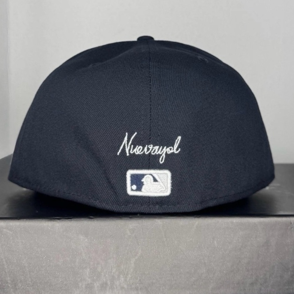 Yankee’s Size 8- New Era 59Fifty (5950) x Bad Bunny x FRSH Company ‘Nuevayol’ 🔥 - Picture 4 of 7